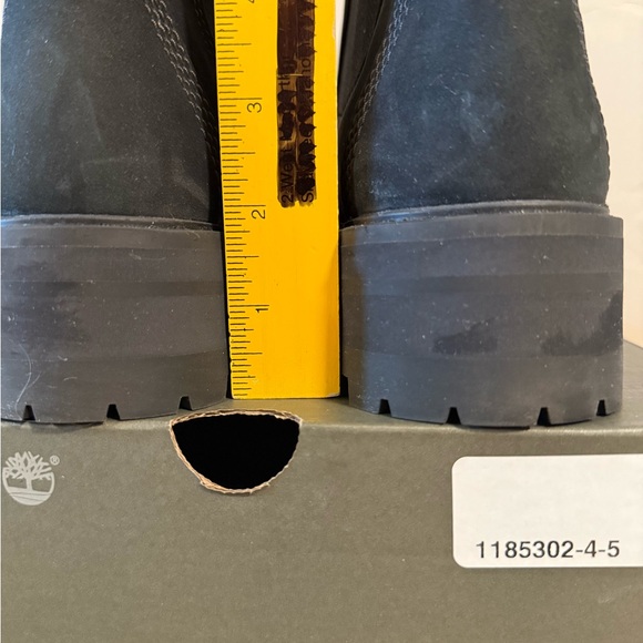 Timberland black suede Chelsea boots size 8.5 - Picture 3 of 7